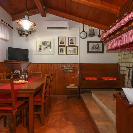 Holiday home Klen In Smoljanci *
