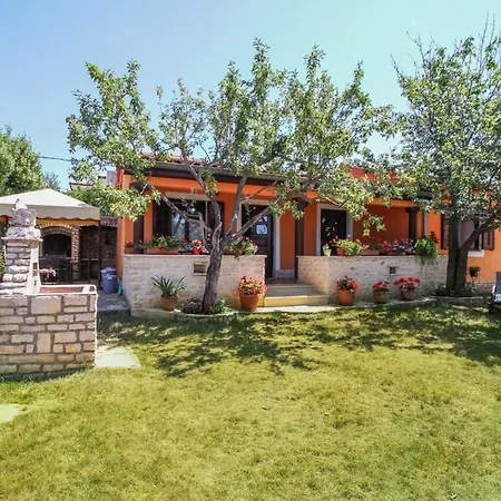 Holiday home Klen In Smoljanci Svetvincenat