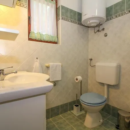 Holiday home Klen In Smoljanci Svetvincenat