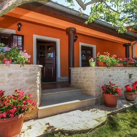 Holiday home Klen In Smoljanci *
